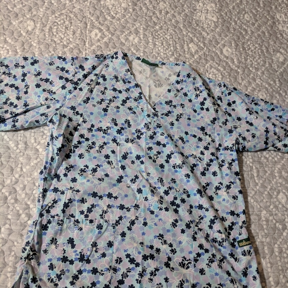 Scrub top
